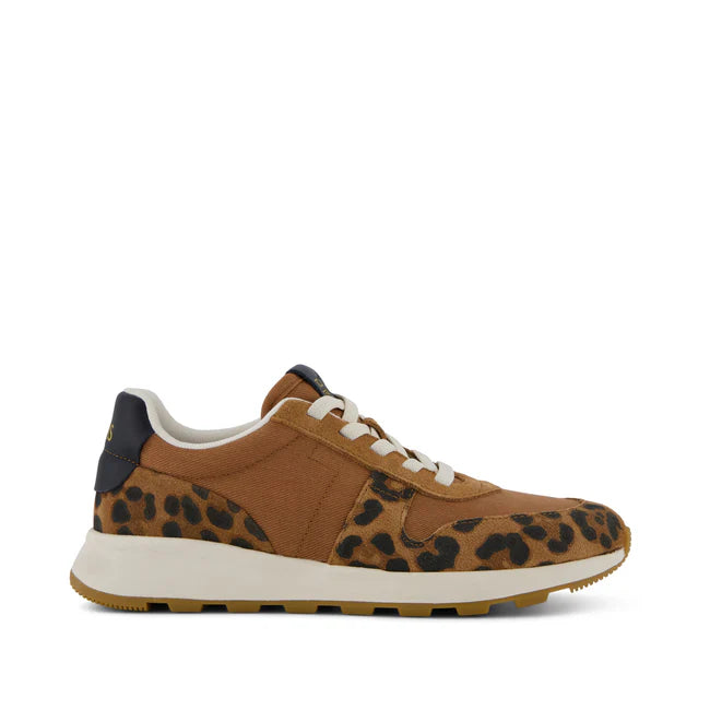 TRVL LITE Retro Runner Sneaker